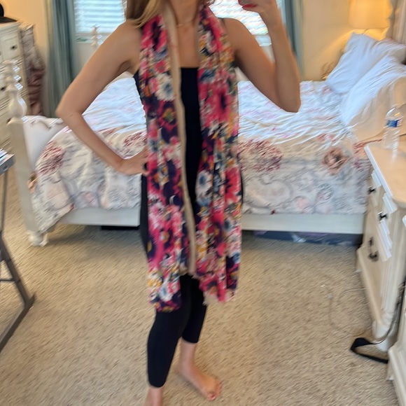 Beautiful floral Aldo scarf super versatile. - Picture 4 of 9